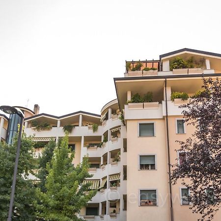 Easy Welcome Casa Rosada Apartment Nova Milanese Luaran gambar