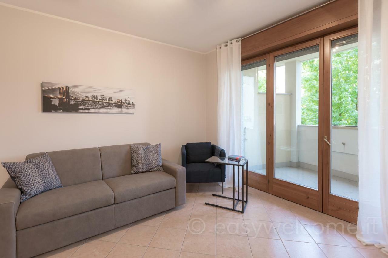Easy Welcome Casa Rosada Apartment Nova Milanese Luaran gambar